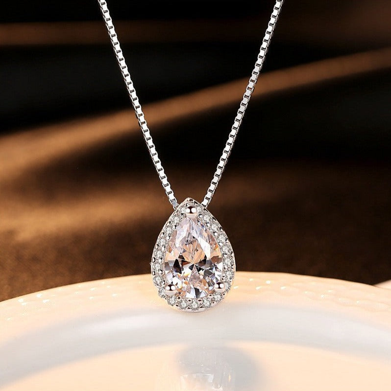 Teardrop halo necklace Clearance