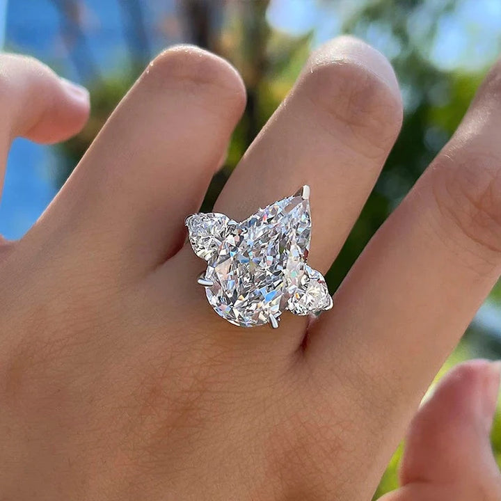 Engagement rings pear shaped side stones discount